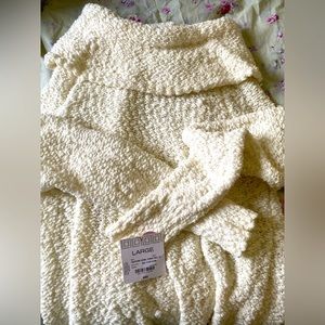 Creamy white sweater with cowl neck or oversized turtle neck Liz Claiborne L